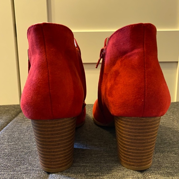 Women's boots in Red - Picture 2 of 8